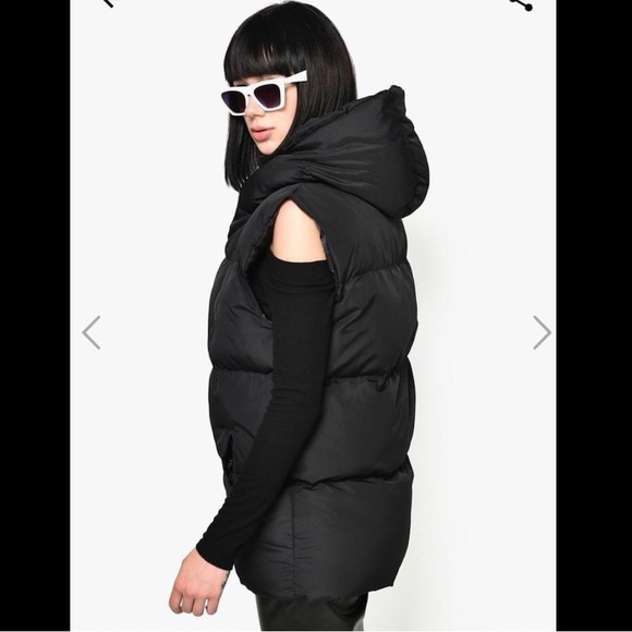 New NWT embellished black and white hooded puffer vest size S/M - Picture 5 of 6